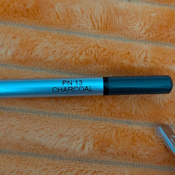 Clinique Mascara & Makeup Set with Jonathan Adler Design Bag - Picture 5 of 8